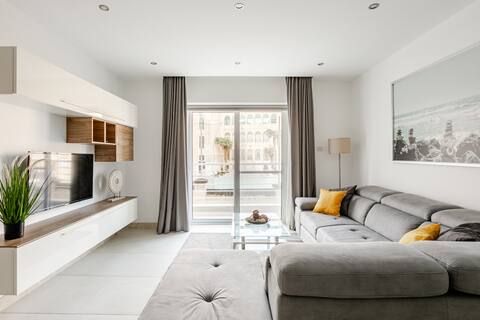 Modern 3BR Near Promenade & Ferries 11