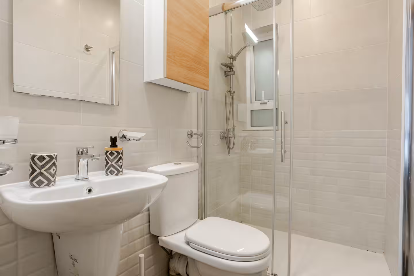 Modern 3BR Near Promenade & Ferries 17
