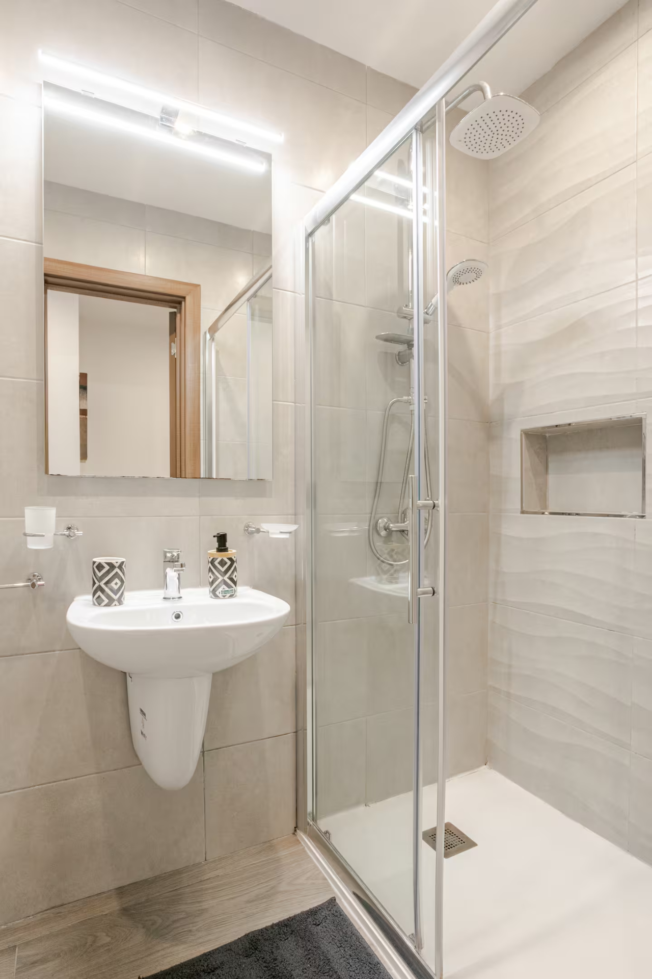 Modern 3BR Near Promenade & Ferries 18