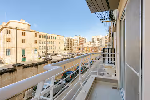 Modern 3BR Near Promenade & Ferries 4