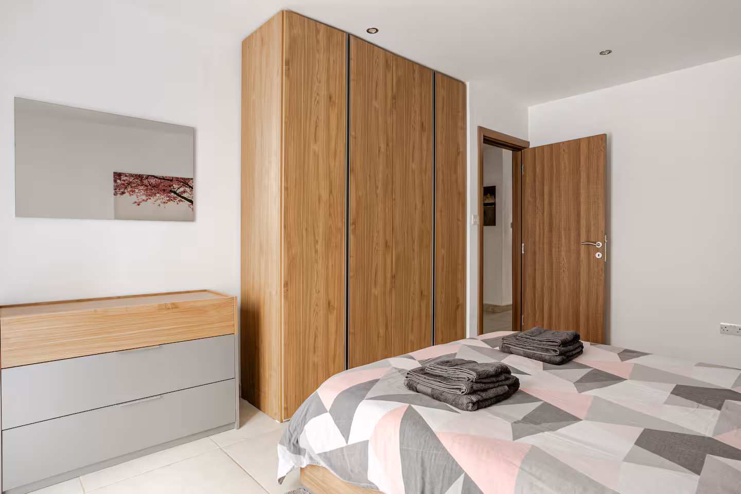 Modern 3BR Near Promenade & Ferries 6