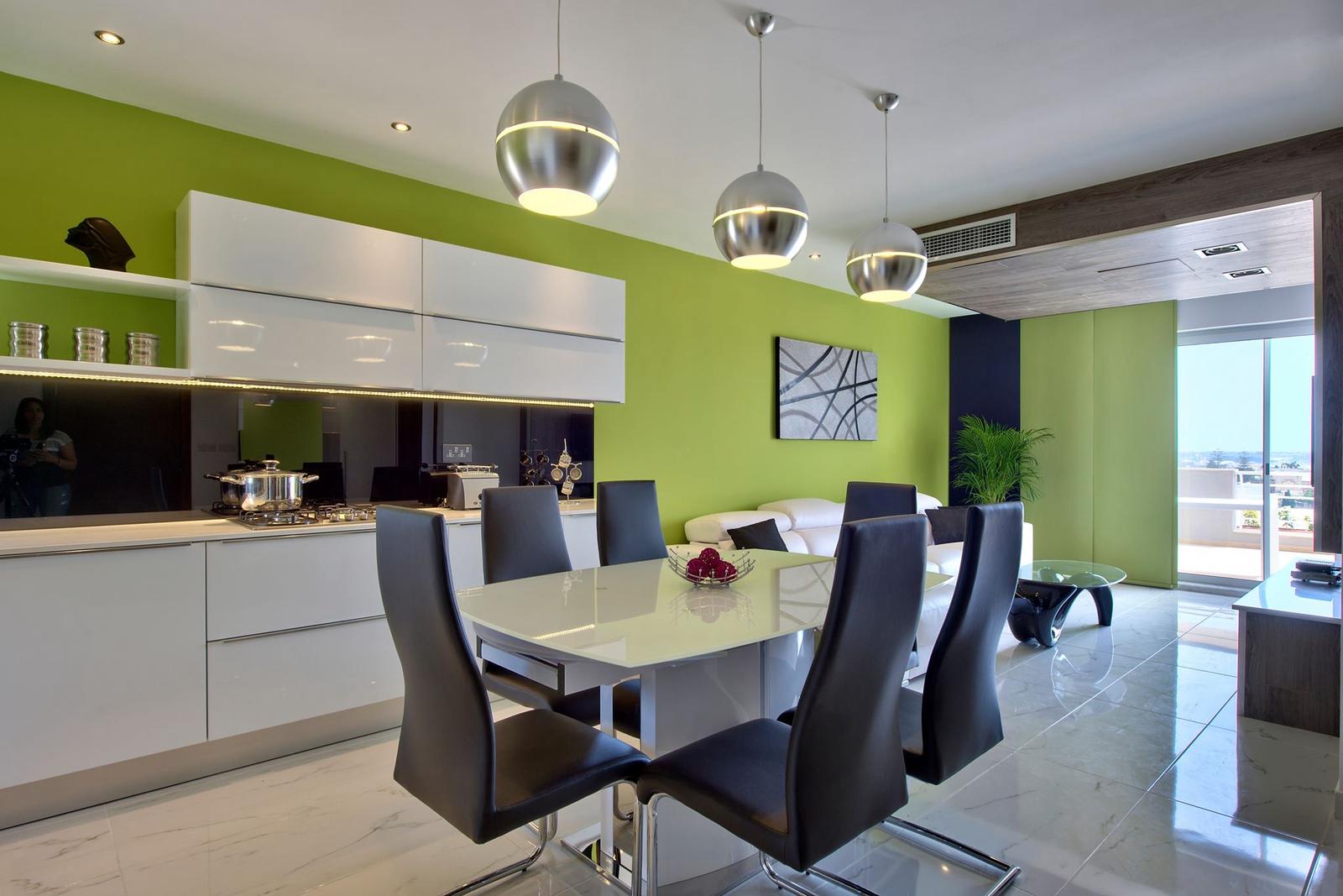 St. Julians Jacuzzi Terrace 4